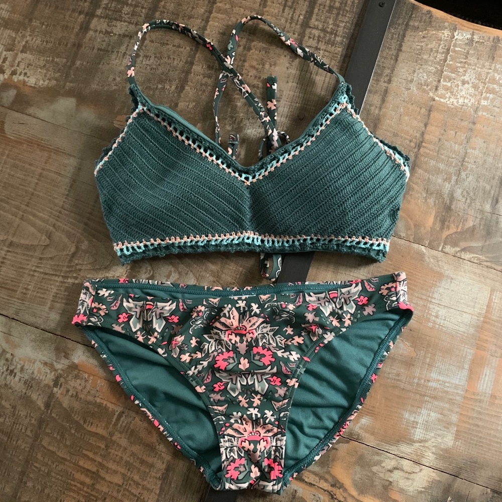 Xhiliration bikini top D/DD bottoms medium crochet